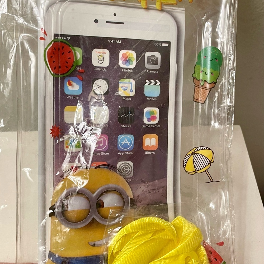 Waterproof Cell Phone Pouch Minion Image and Yellow Lanyard  New in Package